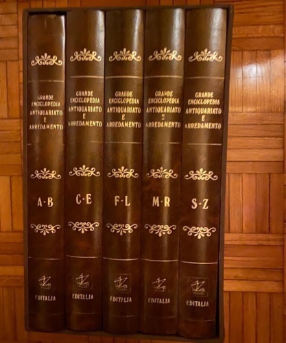 Grande enciclopedia antiquariato e arredamento.