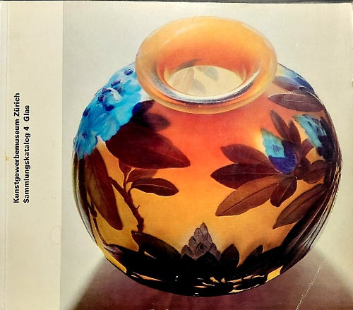 Glas aus der Sammlung des Kunstgewerbemuseums Zürich.