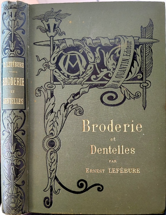 Broderie et dentelles.
